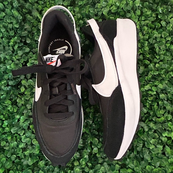 Nike Waffle Debut
Women's Shoes size 8 - Picture 1 of 6